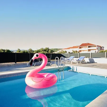 Luxury Giovanni With Pool דירה